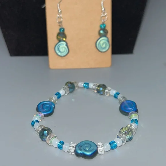 Mermaid’s Treasure- 3 PC Sea Glass Jewelry Set - Necklace, Earrings & Bracelet - Picture 4 of 8